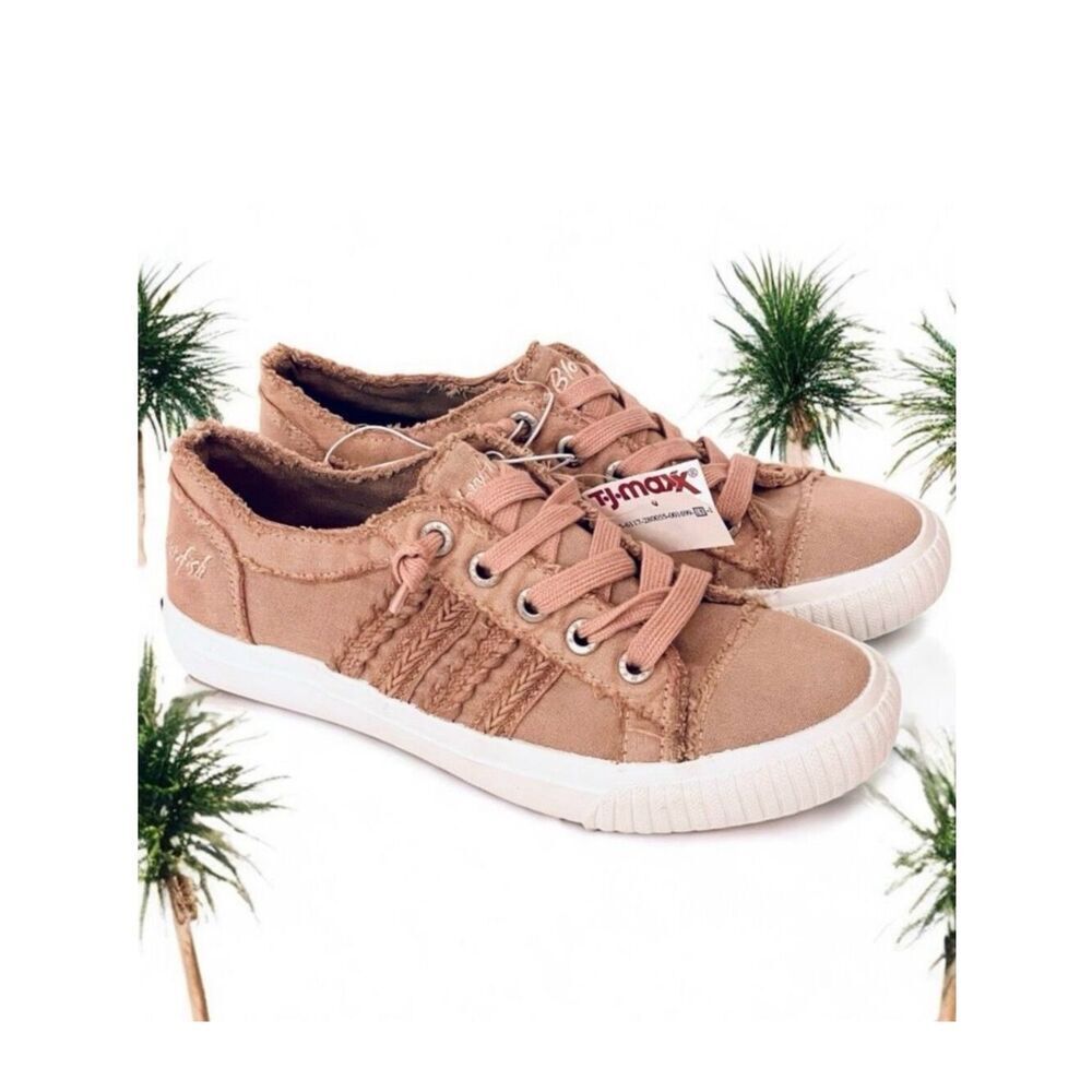 NWT Blowfish Malibu Blaine 8.5 Pink Distressed No Tie shoelace Memory foam Sneak